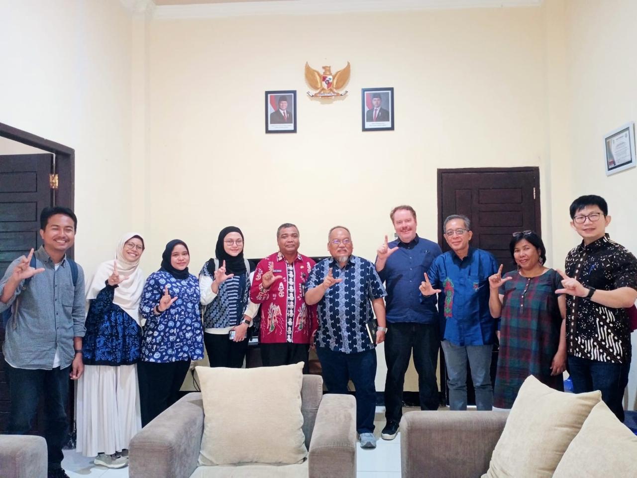 KONSORSIUM RISET EMERGE (Enhancing Marine Environment and Resources Governance)  MELAKUKAN PENELITIAN PERIKANAN BERKELANJUTAN DI TELUK SALEH